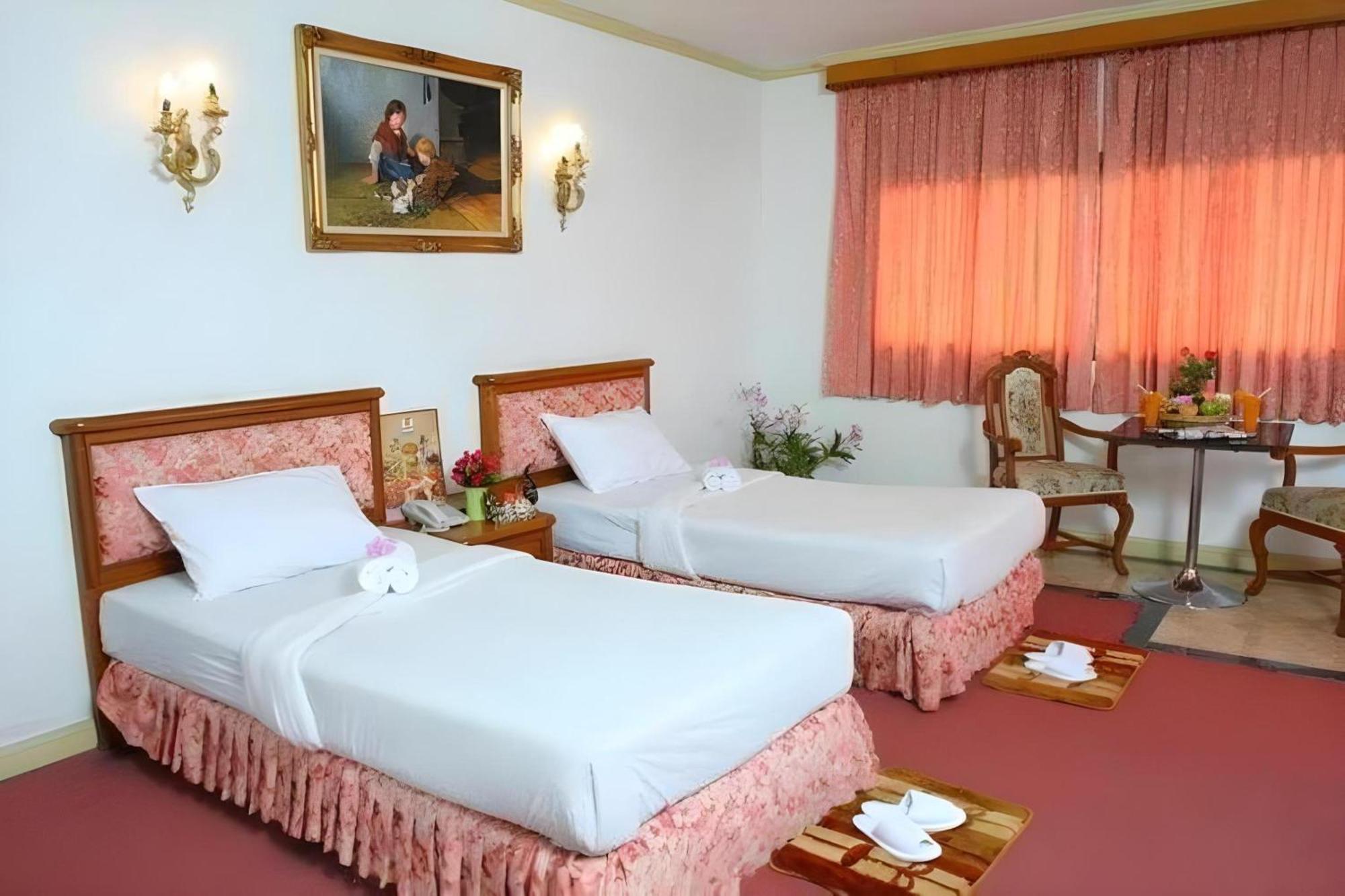 Oyo 75466 -13 Coins Bang Yai Hotel Нонтхабури Экстерьер фото